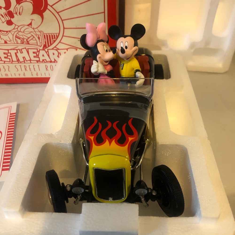 Ford 1932 street Hot Rod Limited edition #138 Mickey & Minnie Mouse joyride ! - Picture 4 of 6